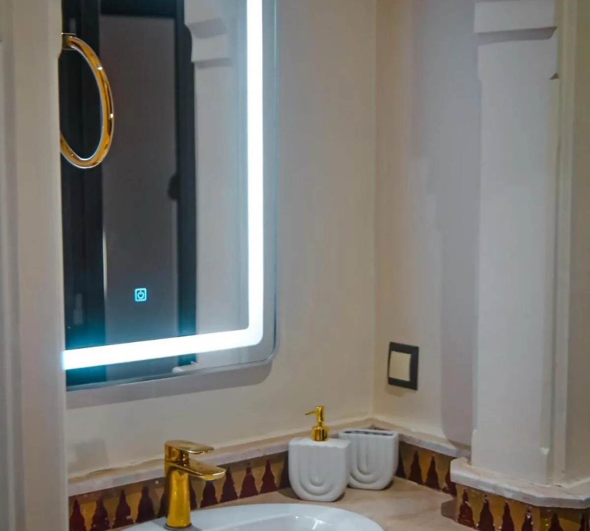 Hivernage Appt Andalou Avec Balcon Et Piscine Marrakesh